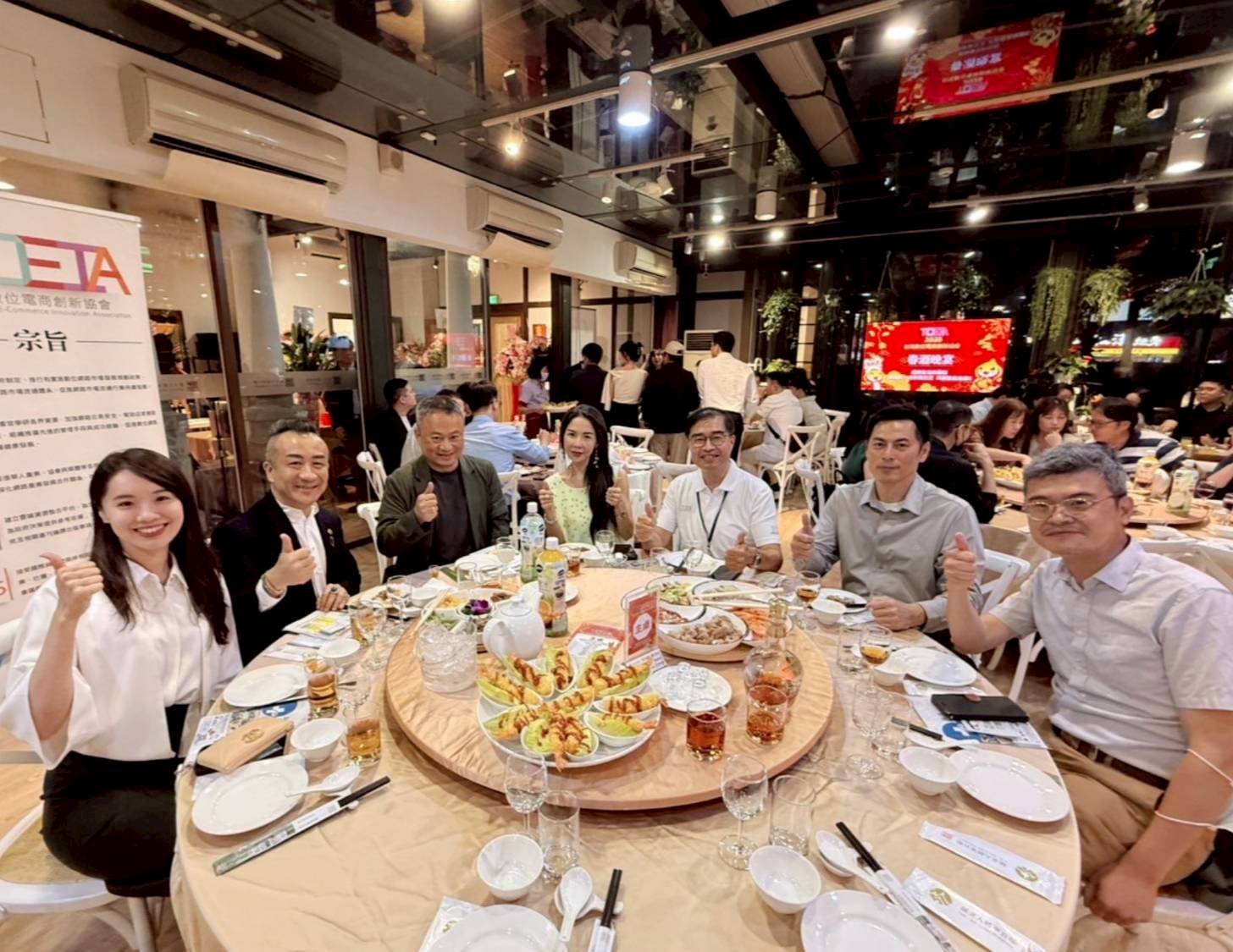 新任理事長就任典禮暨春酒晚宴現場冠蓋雲集,多位產官學領袖出席,見證協會嶄新起點。(記者 趙靜姸翻攝)
