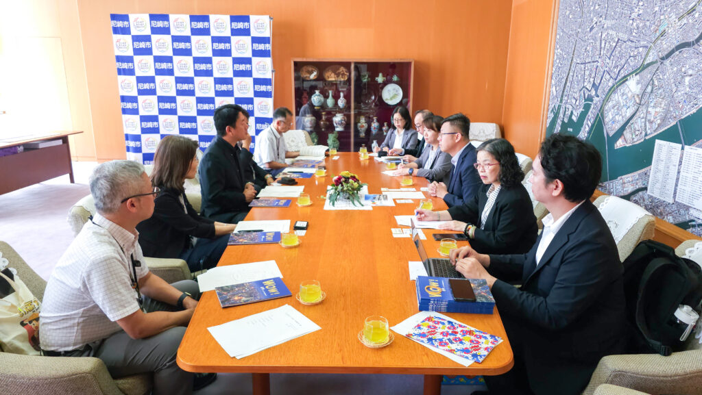 城市交流共推數位升級 中市數位局長林谷隆拜會日本尼崎市長 1 尼崎市松本市長親自接待數位局團隊交流市政議題
