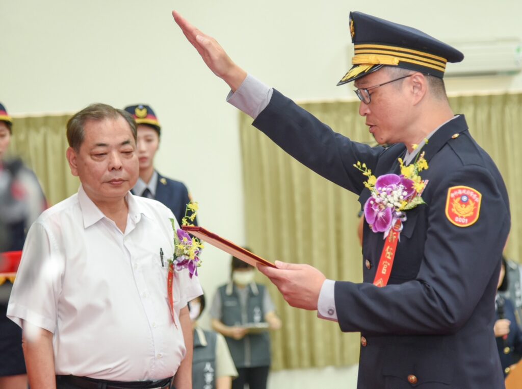 新竹縣警察局長交接 「科技建警」戰將林建隆就職 2 114080111