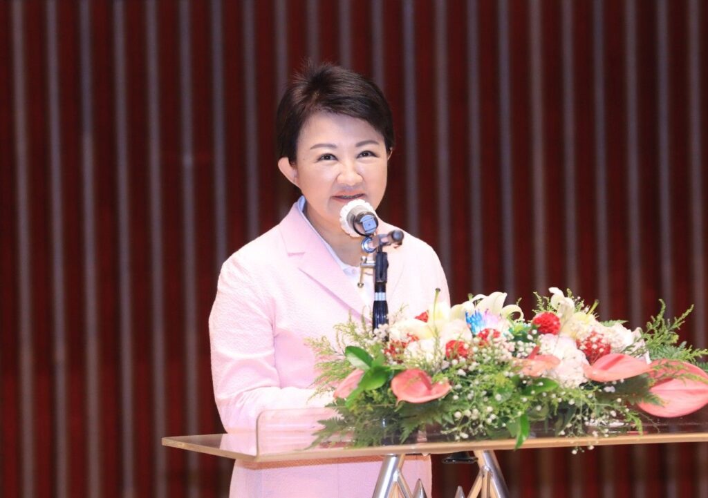 美對台關稅20% 盧秀燕籲賴清德:趕快收心處理國家重大危機 1 中市101位校 園 長布達交接 盧市長感恩期勉 共同努力培育優秀人才