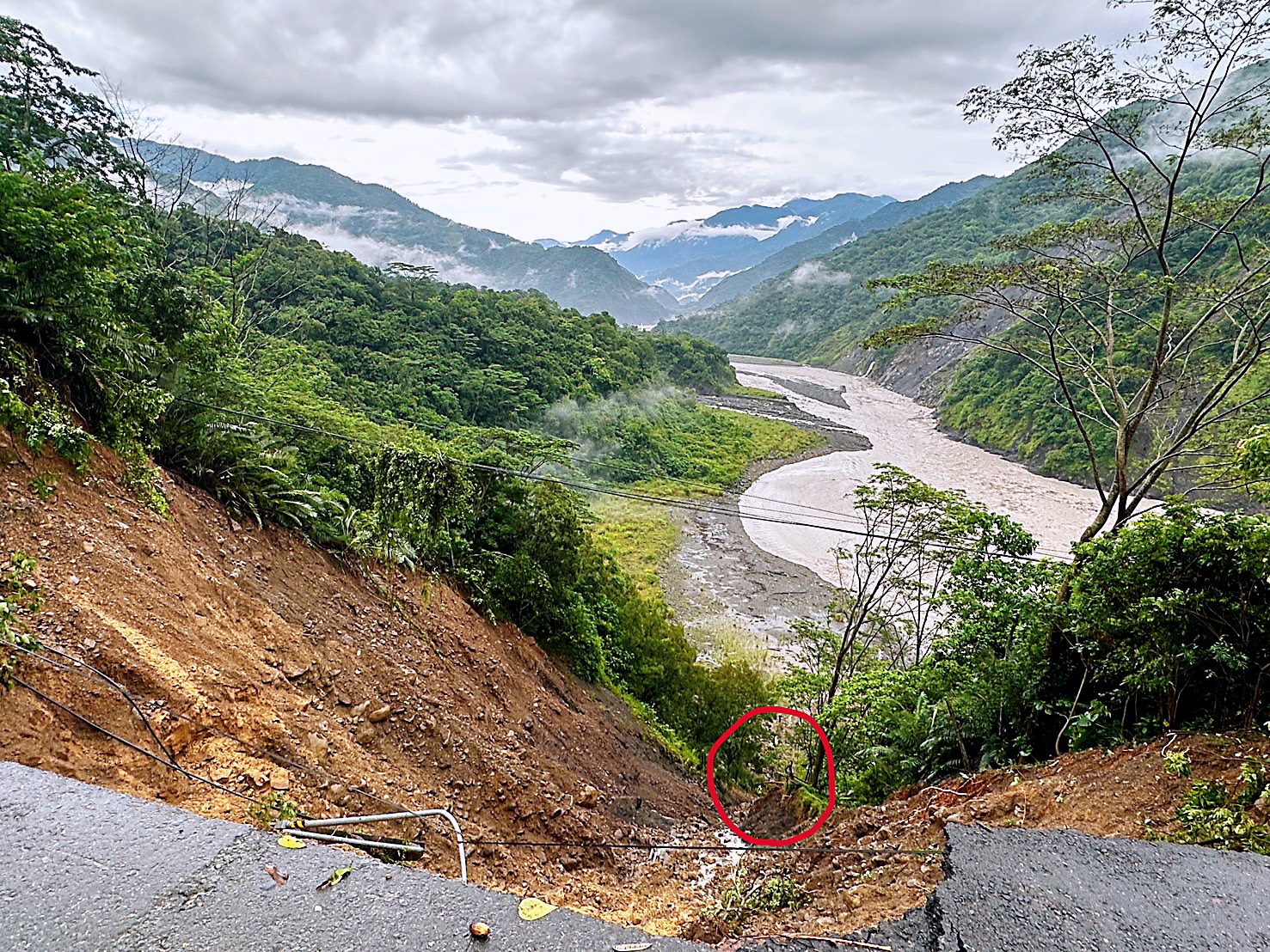 暴雨中艱困搶救!高雄市義消特搜、旗美山搜、消防局特搜及雲豹工作隊共組救援陣線 - https://www.watchmedia01.com