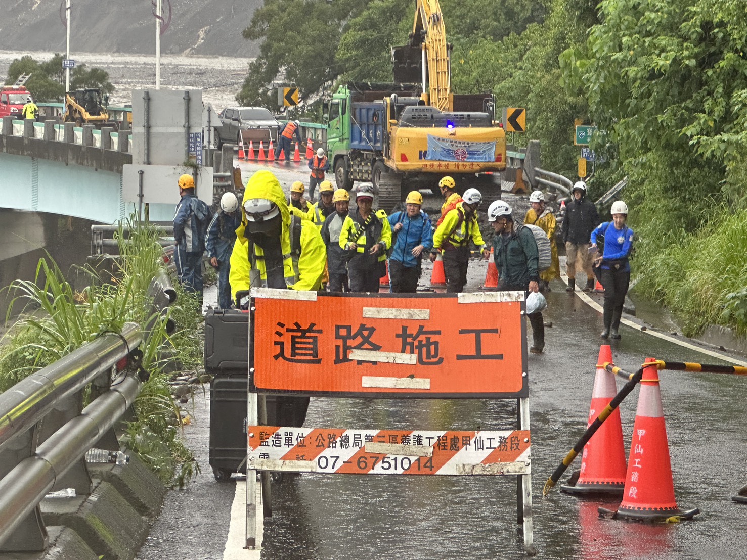 暴雨中艱困搶救!高雄市義消特搜、旗美山搜、消防局特搜及雲豹工作隊共組救援陣線 - https://www.watchmedia01.com
