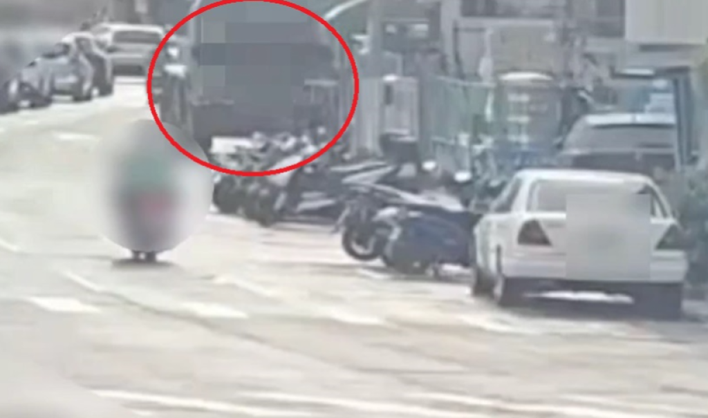 撞擊畫面曝光! 南港吊車煞車失靈衝路邊釀毀損