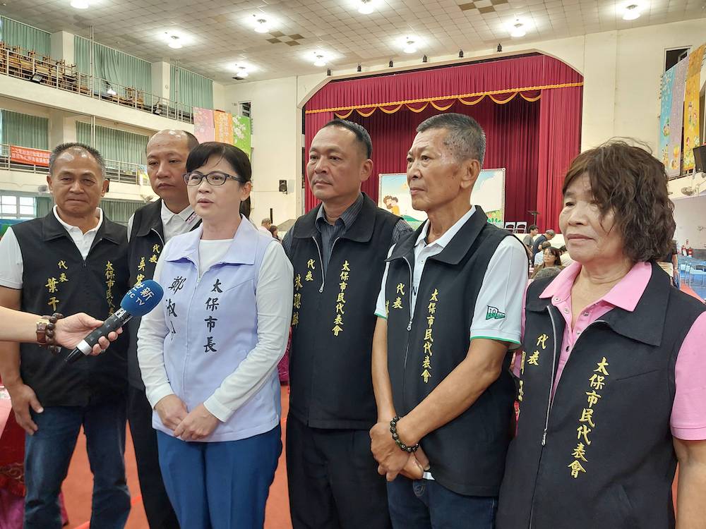 鄭淑分市長與代表同仁將提案力挺市民度風、雨災。(圖/太保市公所提供)