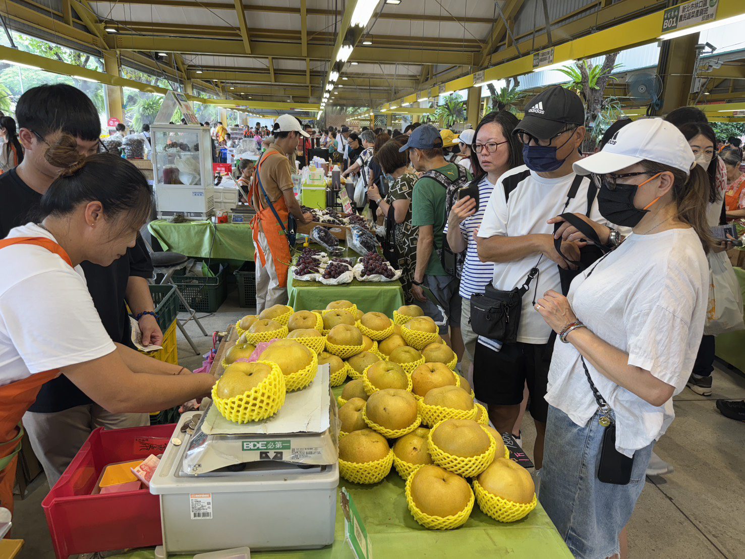 台中新社優質葡萄與農特產　挺進北市希望廣場展售兩天