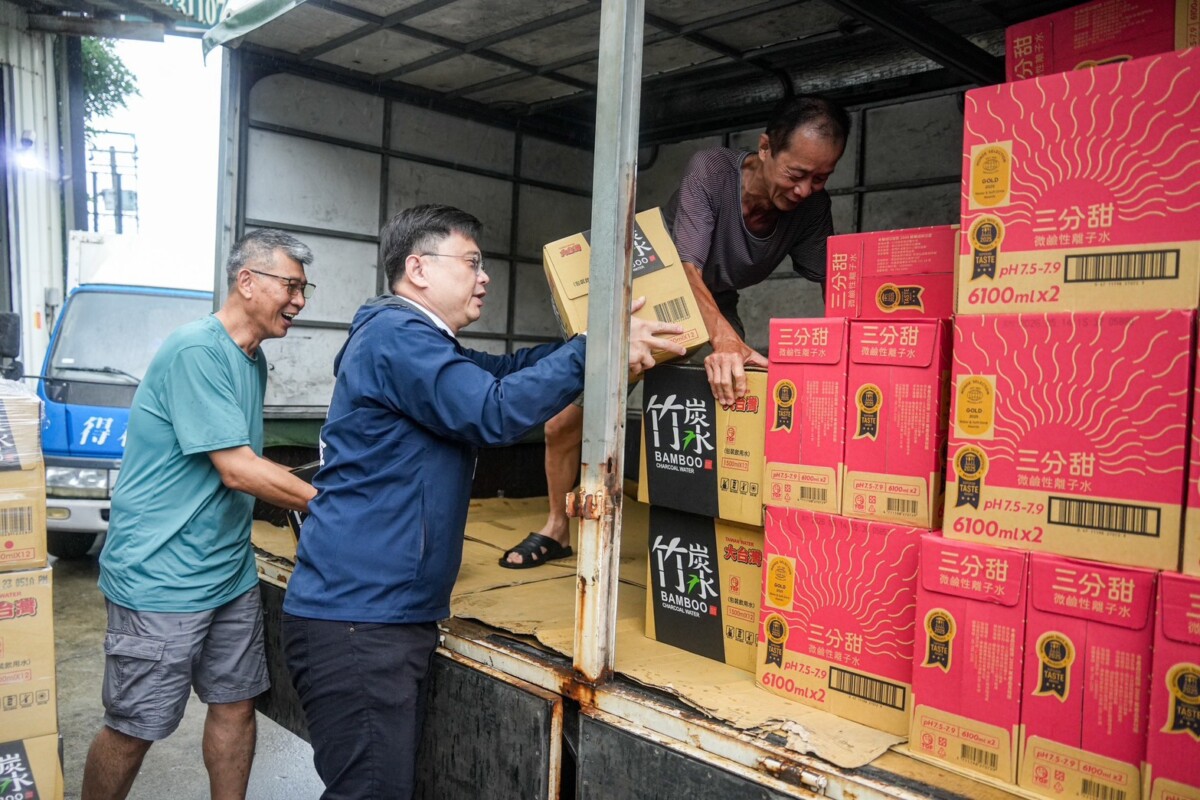 賴瑞隆捐薪助高雄救災 積極協調物資送達山區