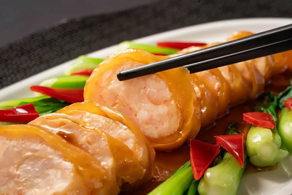 得獎名菜「黃花魚膠釀蝦滑」為《王朝御府宴》中備受關注的亮點佳餚。/台北凱撒大飯店提供