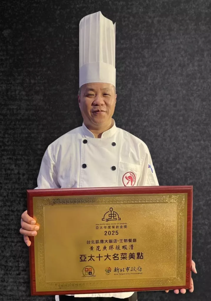 主廚練禹志出身軍中御廚,四十年經驗融入菜餚中,每道菜蘊含故事與溫度。/台北凱撒大飯店提供