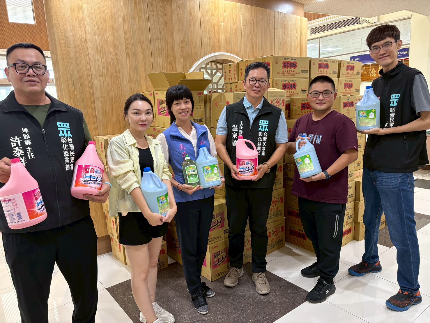 (有影片)/中央終於動員 民眾黨早已出擊!送消毒水深入災區第一線 - https://www.watchmedia01.com