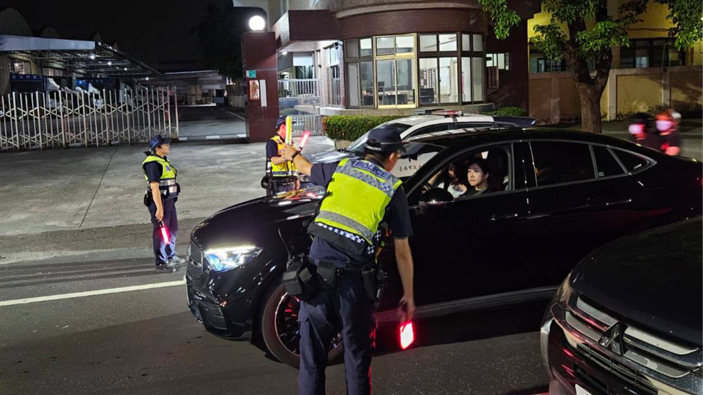 獨/台南離職警爆內幕!抓犯人得自費三餐、巡邏車靠贊助、裝備自費 網友全氣炸