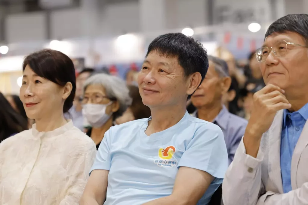 _左起_小樹傳愛協會發起人Dammy老師、陳俊秀 副理事長、台北金融研究發展基金會 周吳添董事長