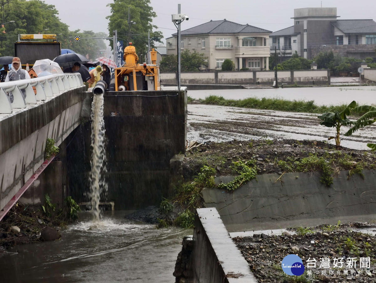 雲林縣府將進行側溝加深、設置攔汙柵，並於每年汛期前進行清淤以解水患／翻攝照片