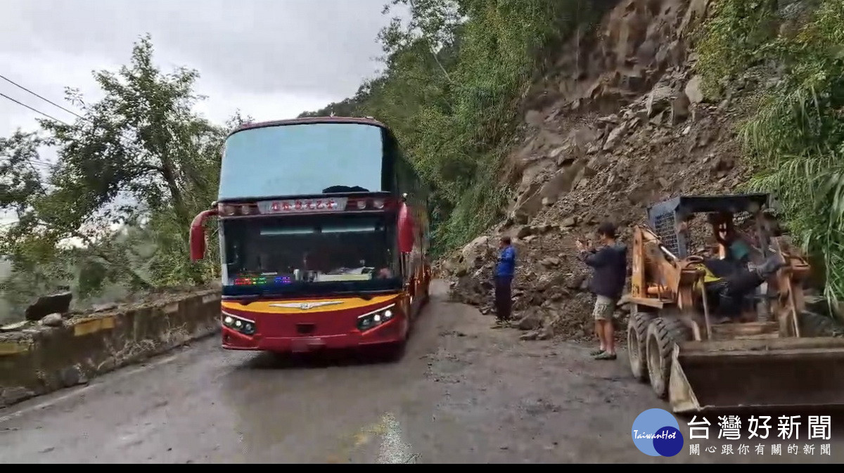 下午遊覽車全部下山安全返程。(杉林溪園方提供)