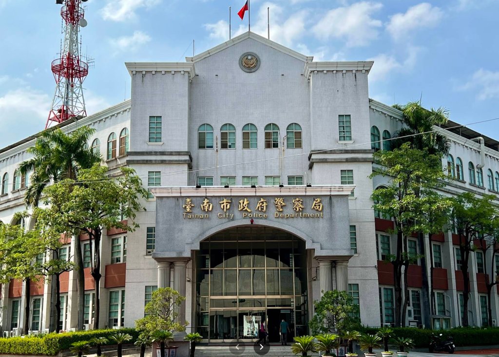 離職警上直播爆基層辛酸! 南市警局澄清:裝備夠、人犯三餐有補助