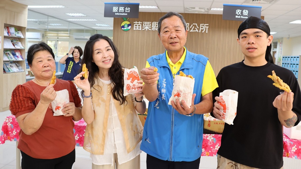 客家美食榮獲「500碗全台小吃指南」 苗縣長夫人致贈祝福中堂
