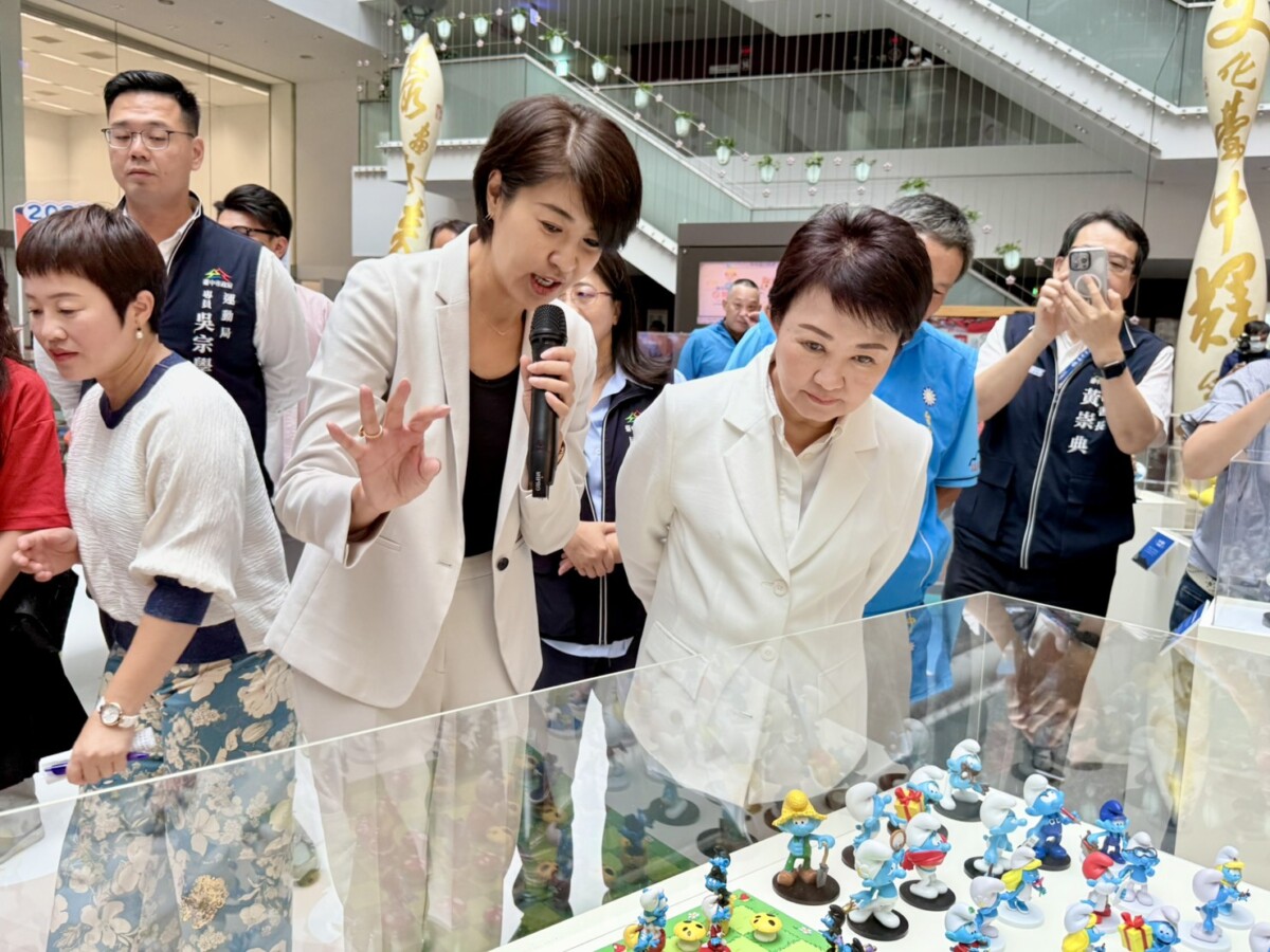 ▲藍色小精靈特展巡禮，即日起至8月29日於市府文心一樓展出。(圖/記者顏淑娟攝)