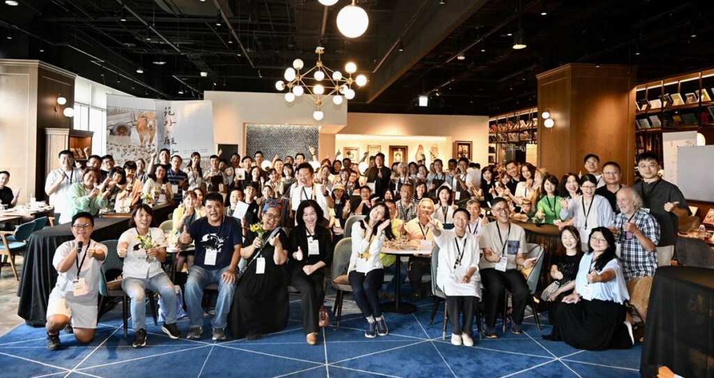▲由農業部農村發展及水土保持署南投分署主辦、公民團體「台灣生態飲食設計中心」協力策劃的《尋潮・拾潮》彰化潮間帶永續飲食特展,3日於台北松山火車站3樓的蔦屋書店展開。