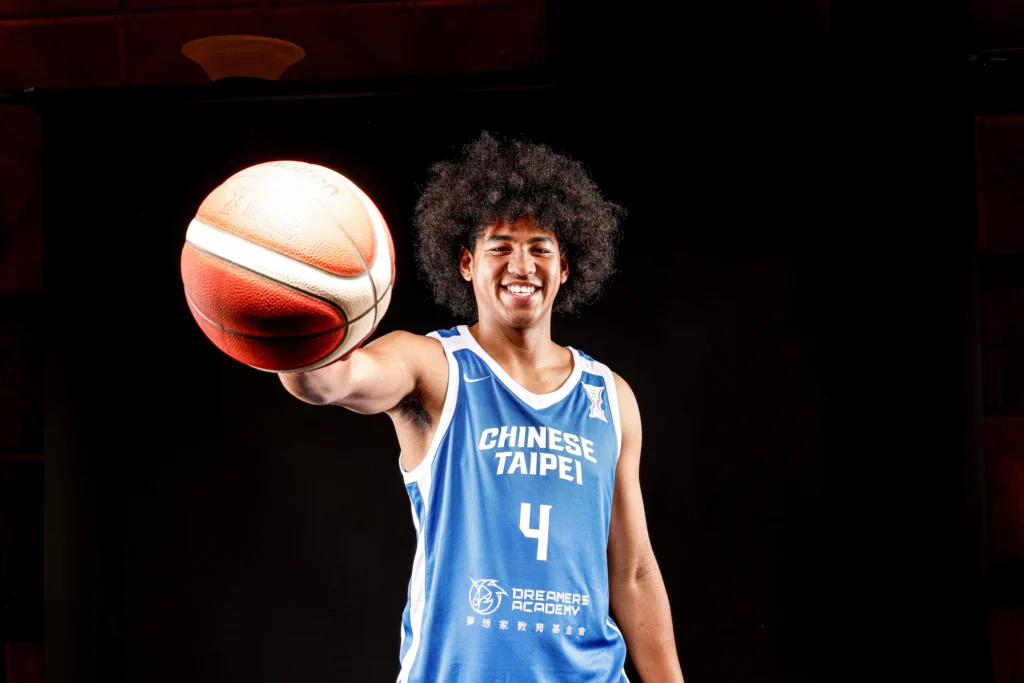 年僅19歲的NCAA哈佛大學好手賀博，是中華隊的神奇新秀。 (FIBA官網)