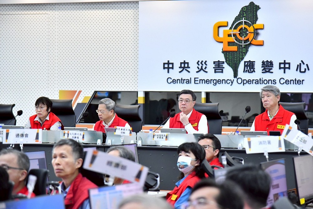 豪雨重創中南部重要官員竟缺席赴韓 行政院災防辦緩頰有代理 234 豪雨重創中南部重要官員竟缺席赴韓 行政院災防辦緩頰有代理 233