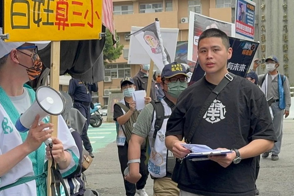 陳柏源控八炯建立「納粹衝鋒隊」 陳冠廷示警:不能以邪惡替代邪惡 242 陳柏源控八炯建立「納粹衝鋒隊」 陳冠廷示警:不能以邪惡替代邪惡 241