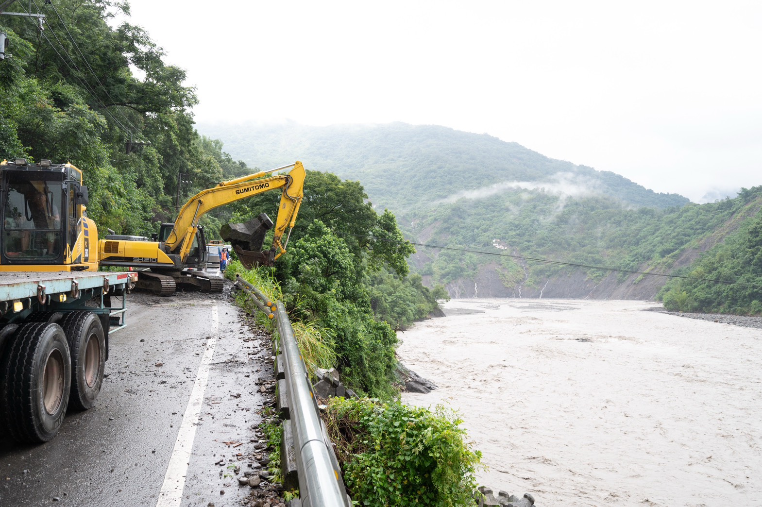 台20、台29線多處坍方 交通部爭取特別條例經費強化道路韌性 248 台20、台29線多處坍方 交通部爭取特別條例經費強化道路韌性 247