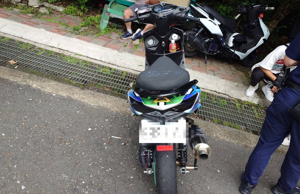 拒檢吞19萬元罰單 20歲男再騎改裝機車上路恐再吞8罰單 246 cnews204250804a02