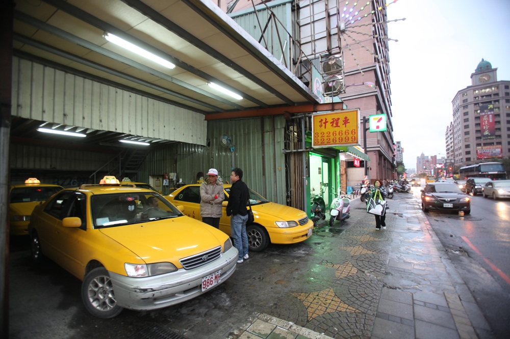 【無頭屍2-1】叫車電話成索命符 計程車被燒屍骸被流浪狗啃食 230 cnews204250804a07