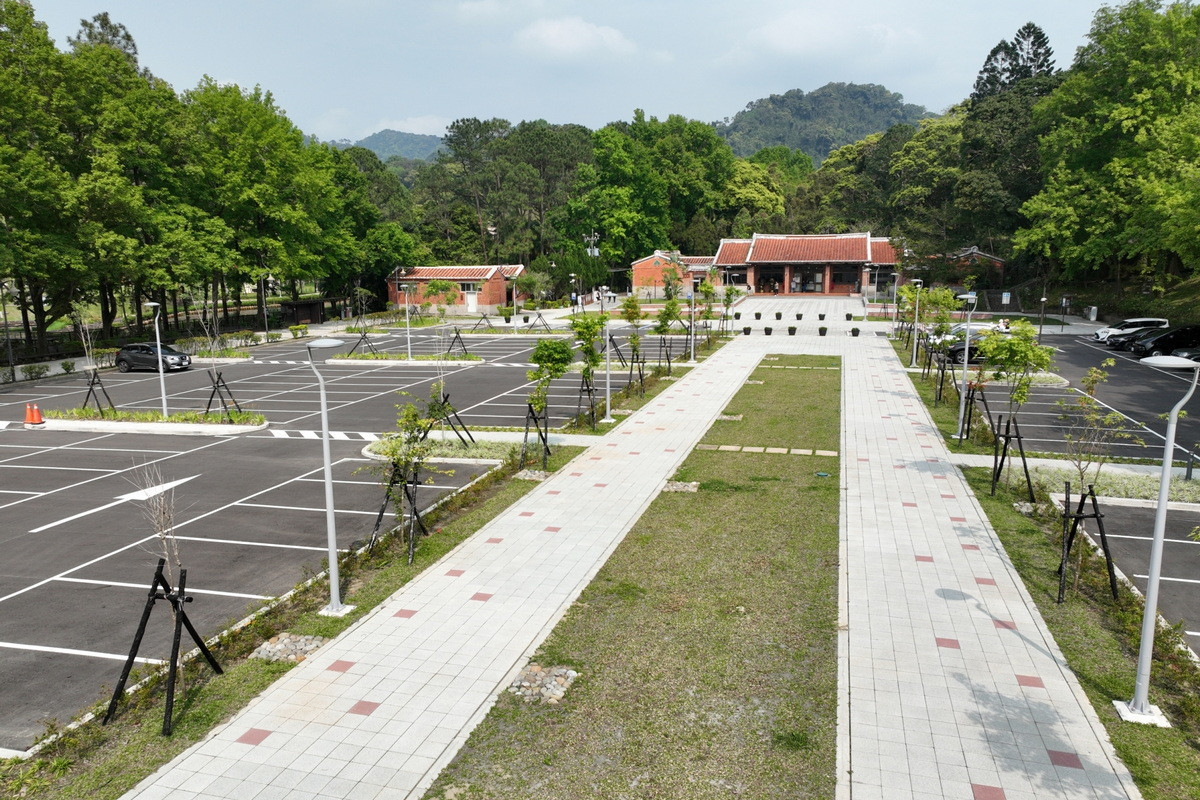 慈湖園區停車場、雕塑公園及慈湖營區(慈湖陵寢)均維持正常營運。