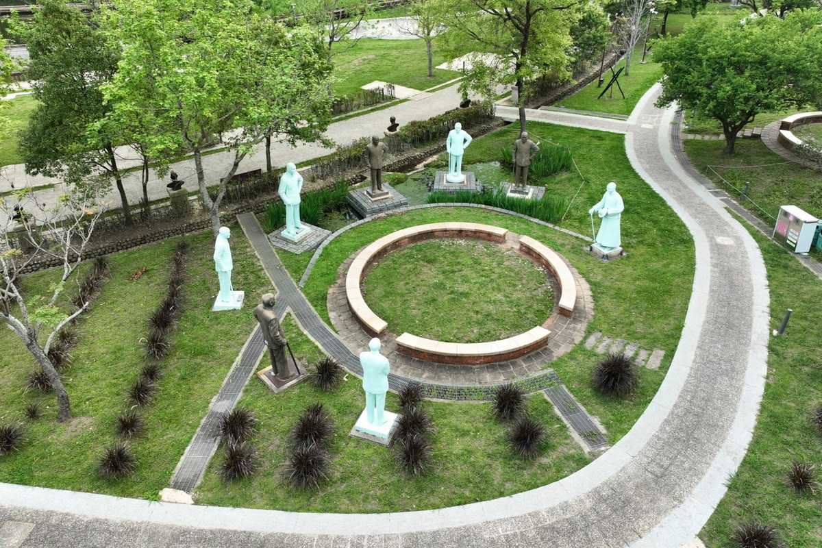 慈湖園區停車場、雕塑公園及慈湖營區(慈湖陵寢)均維持正常營運。