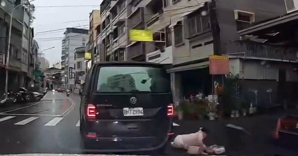 斗六廂型車撞倒行人影片曝光！　-網友歪樓「一段影片超多違規」