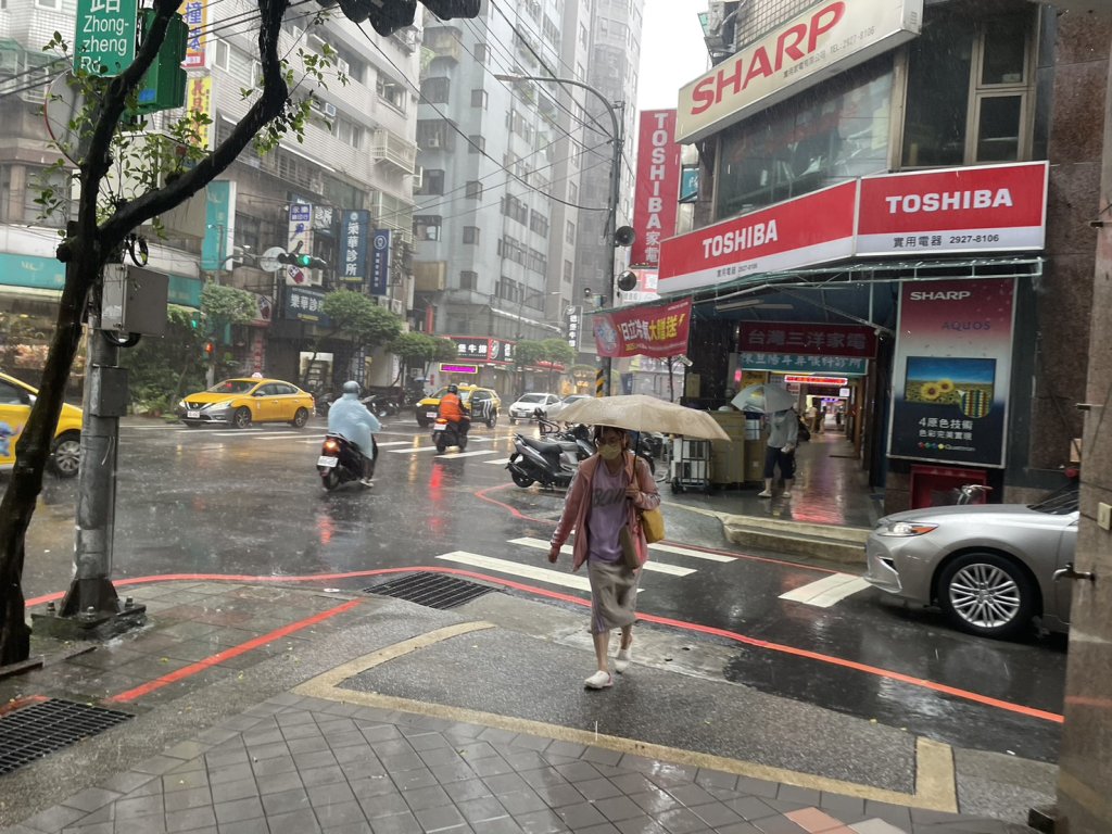 小心午後雨彈!雙北大雷雨警戒 6縣市大雨特報