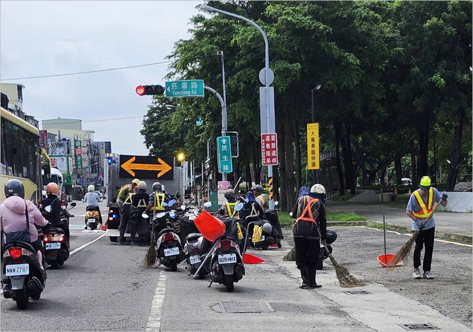 碎石清除守護安全!屏東市清潔隊即刻動員 市長周佳琪暖心關注