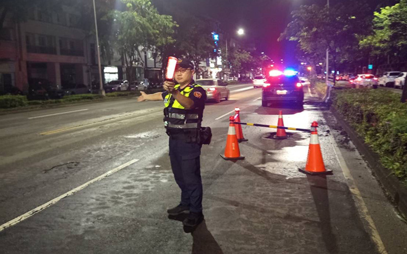 德民路暗藏坑洞陷阱　短時內4車爆胎無人傷  警方籲提高警覺