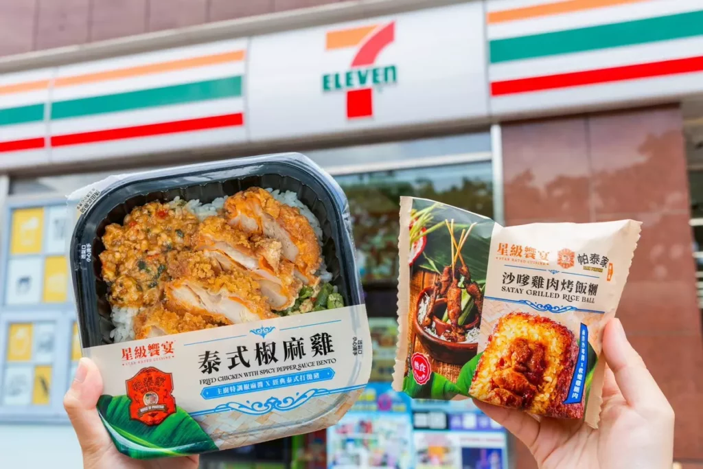 7-ELEVEN自8月5日起更全新推出以道地泰式風味廣受饕客喜愛的「帕泰家」聯名系列商品，由帕泰家主廚團隊監製，將餐廳暢銷菜單變身微波即食的超商鮮食