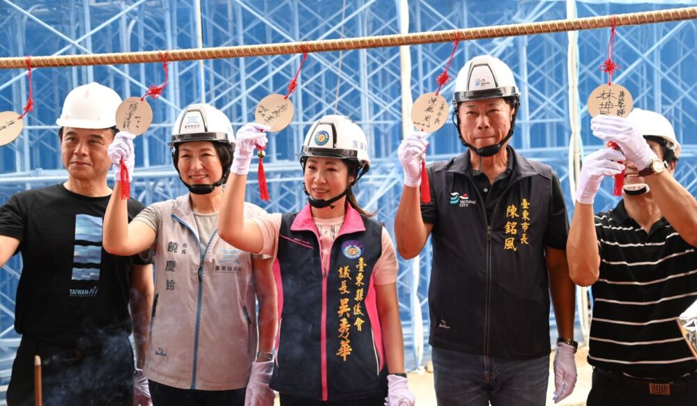 富岡港客運服務中心上梁 吳秀華:連結海洋觀光、離島居民生活的命脈 222 富岡港客運服務中心上梁 吳秀華:連結海洋觀光、離島居民生活的命脈 221