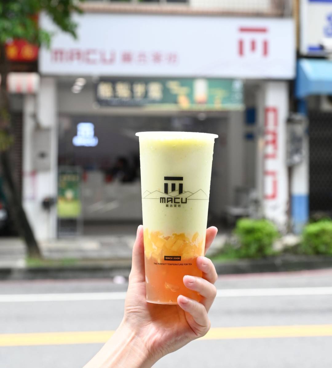 ▲麻古茶坊推出果飲新品《酪梨甘露》主打酪梨冰沙與芒果果粒結合,開賣即引發熱潮。
