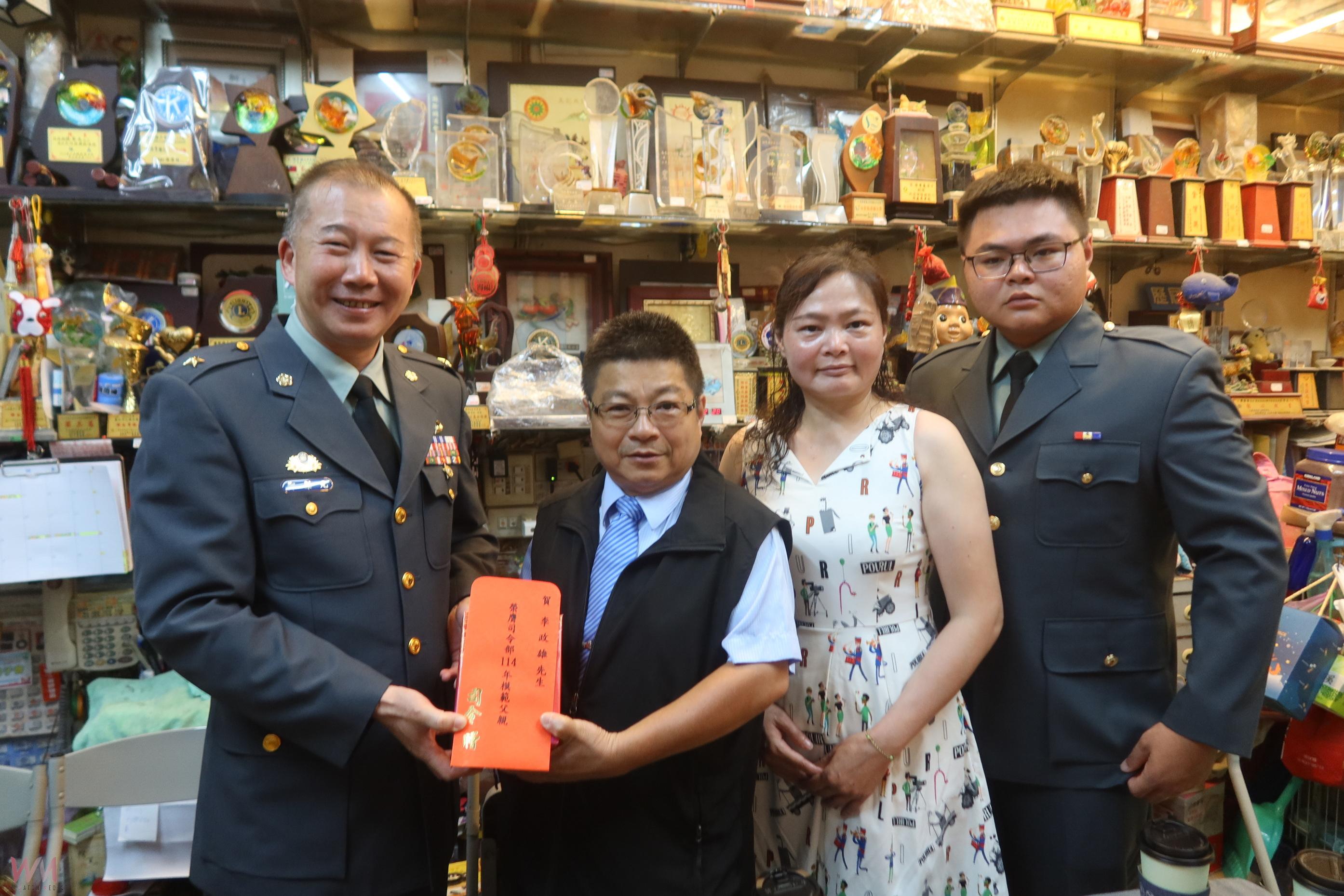 (有影片)/彰化李政雄獲頒國軍模範父親 展現家庭與公益典範力量 - https://www.watchmedia01.com