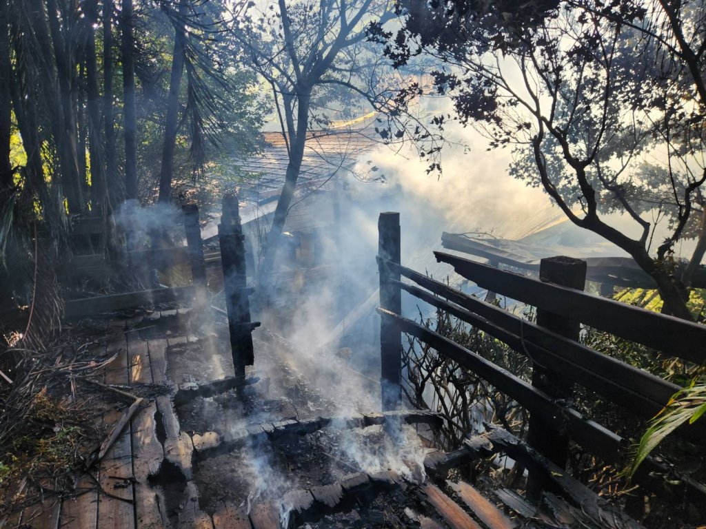 泰安溫泉區錦水大飯店火警!- 大眾池遮雨棚及露天涼亭起火波及建築物屋簷
