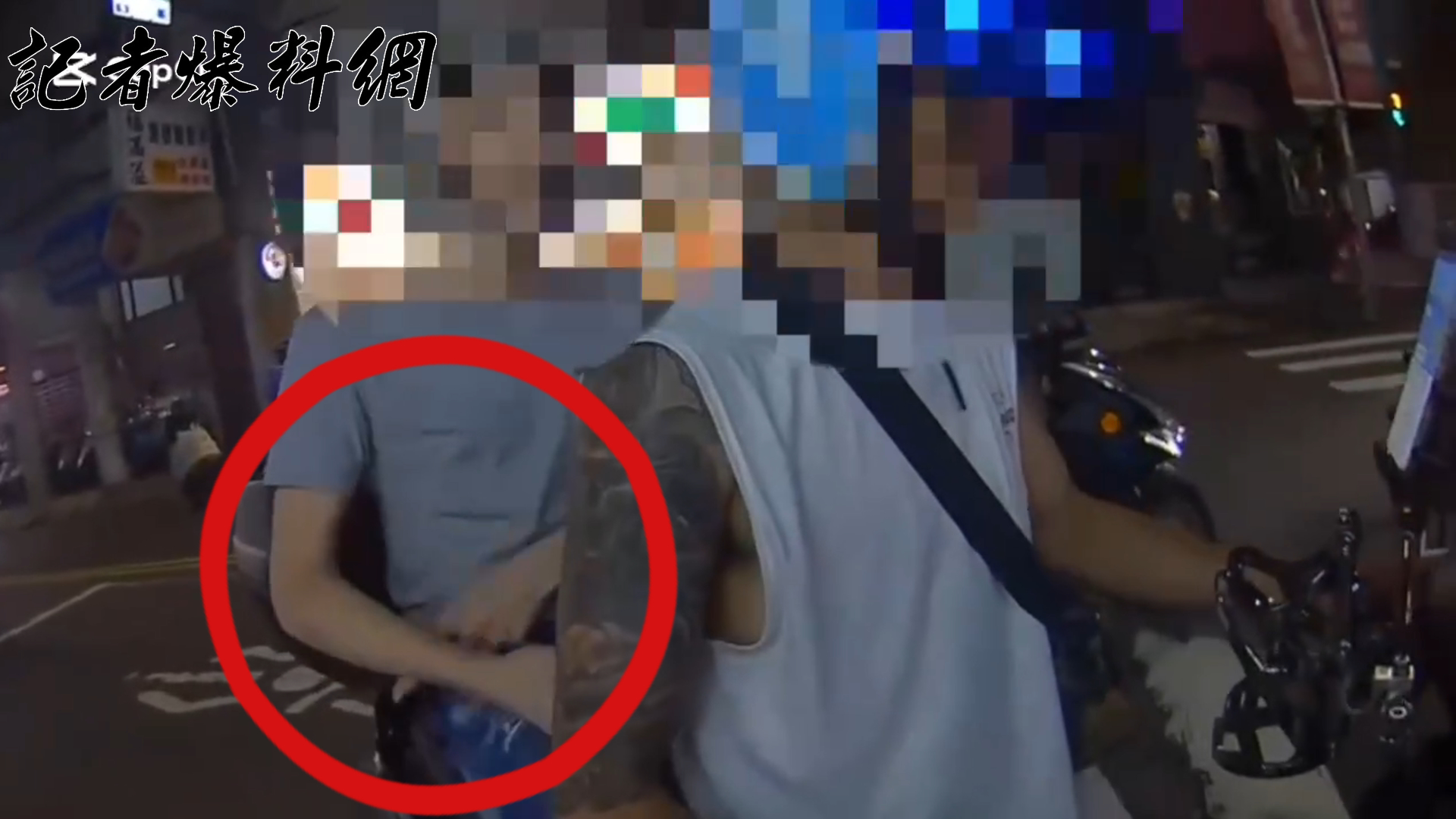 ▲乘客35歲陳男企圖丟棄俗稱「喪屍菸彈」的毒品,遭警方鷹眼識破。(翻攝畫面)