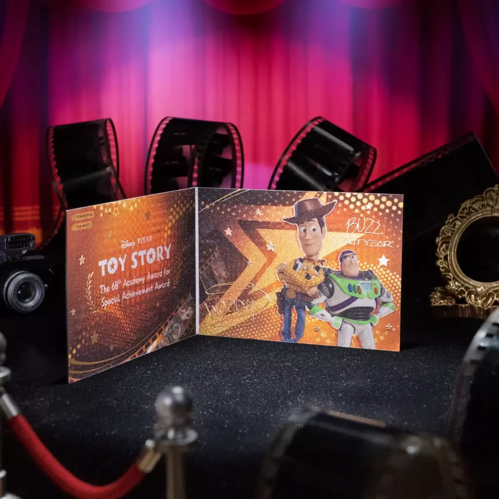 集卡社將於8月25日推出《玩具總動員》30週年玩趣人生系列收藏卡,全台7-11限定門市、康是美都買的到(圖片提供:集卡社)