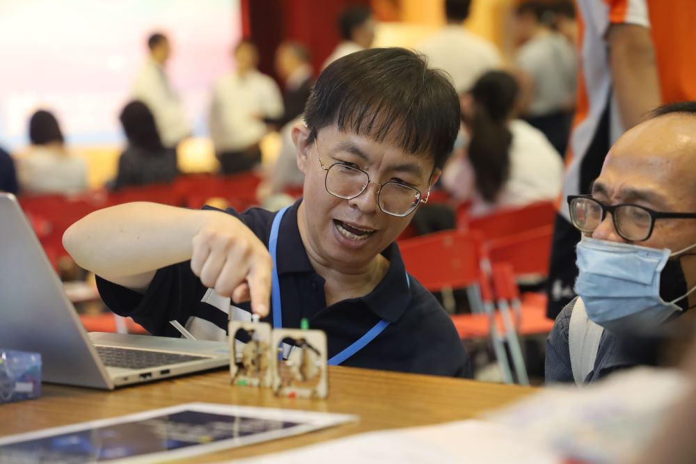 新北啟動量子科技人才培育元年! 650學生搶先體驗 3 《圖說》讓學生從基礎概念學起,延伸至通訊、醫療及人工智慧等前沿應用,掌握真實科技脈動。〈教育局提供〉