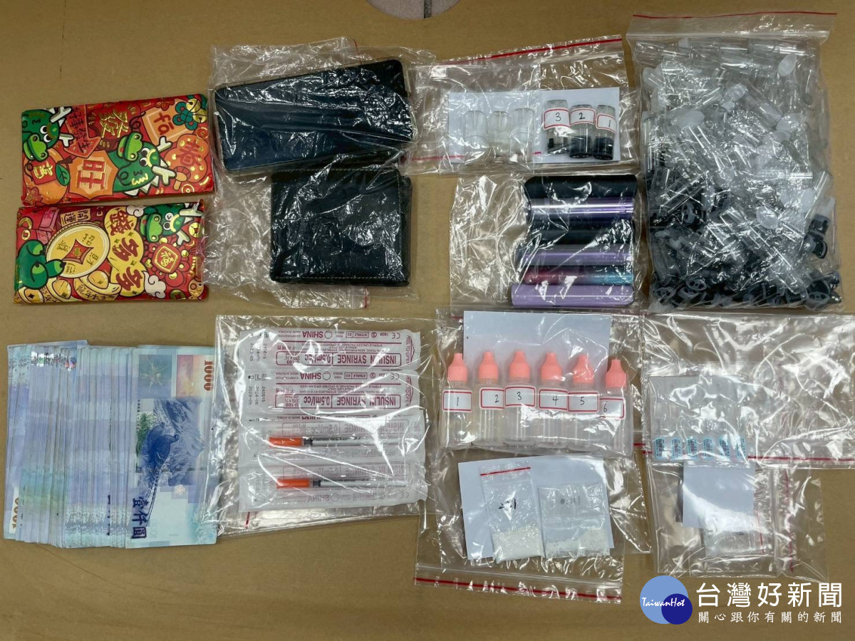 警方於犯嫌身上查獲剩餘贓款新臺幣24萬餘元、毒品安非他命、海洛因及依託咪酯菸彈等違禁物。