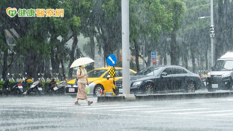 豪雨後感染風險高!疾管署籲落實防護 高危險群出現症狀速就醫