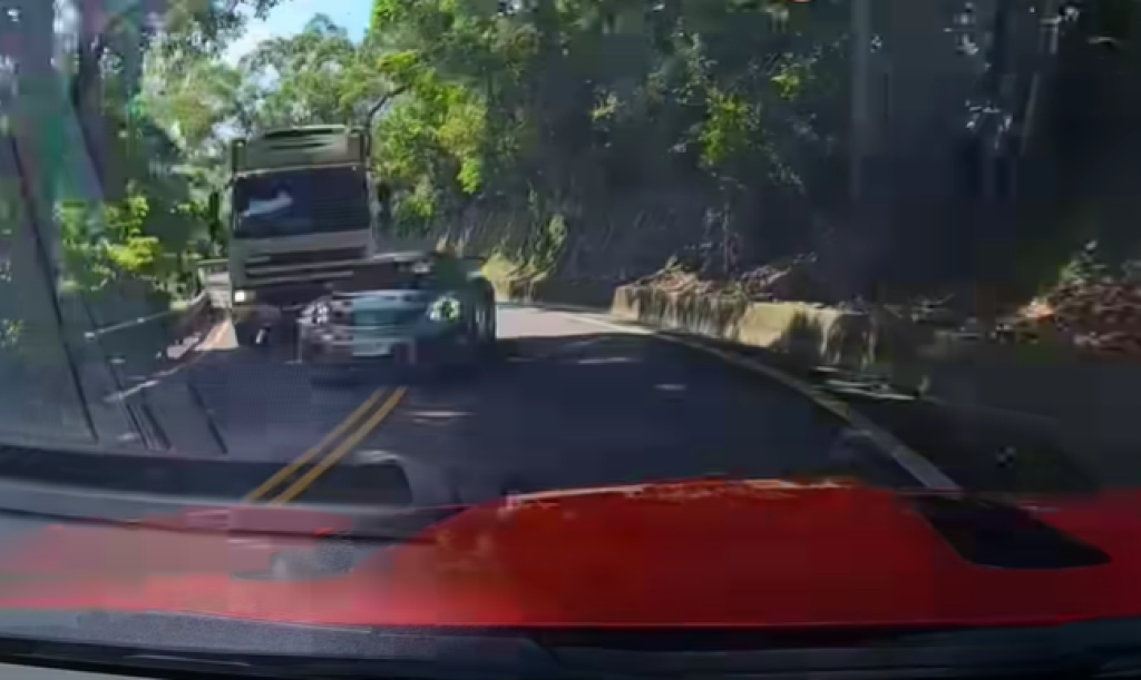 影/保時捷gt2rs北宜公路彎道逆向超車!疑家屬po文「違規不對,但買網軍不給人活無法接受」貼出律師函 引發熱議