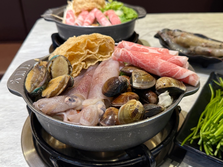 六扇門的彭湃海鮮鍋,讓民眾在有限預算內就能吃到肥美海鮮。圖/李明真攝