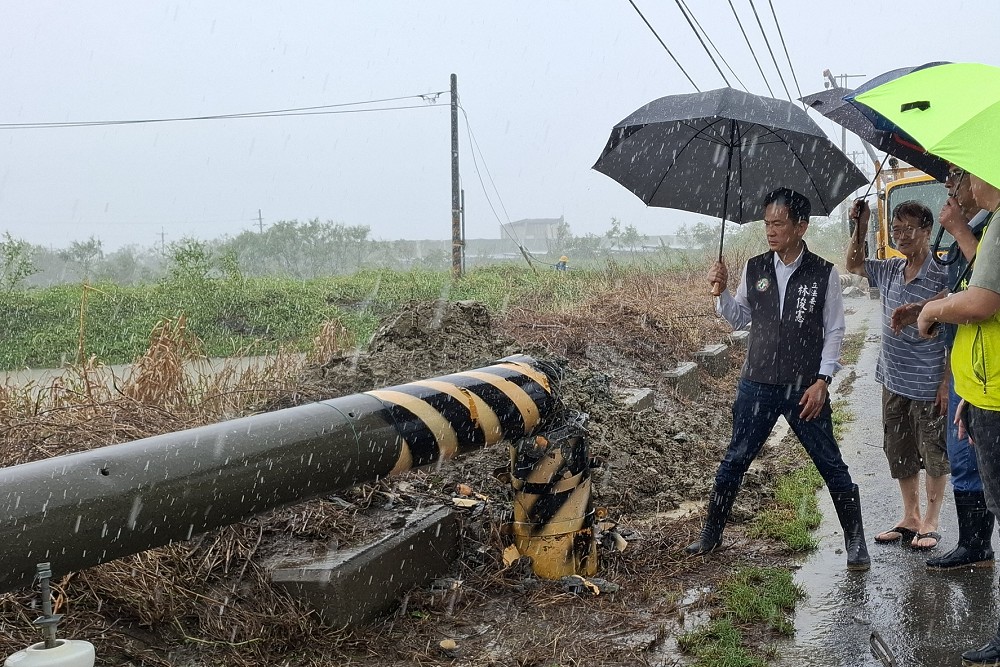 林俊憲批謝龍介心不在災區 呼籲「趕快回來幫災民」 218 林俊憲批謝龍介心不在災區 呼籲「趕快回來幫災民」 217