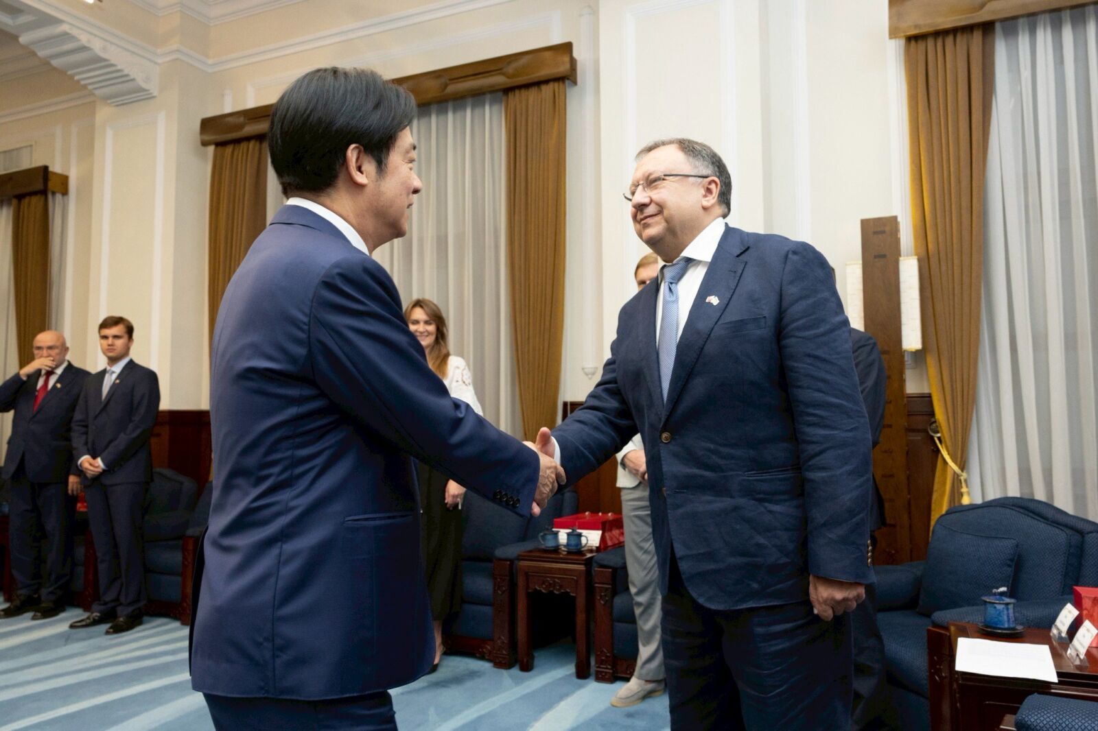 烏克蘭國會跨黨派議員訪台 賴清德:台烏友誼升級、共抗威權擴張 200 烏克蘭國會跨黨派議員訪台 賴清德:台烏友誼升級、共抗威權擴張 199