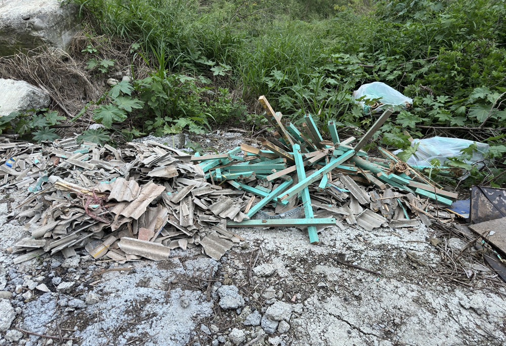 房屋修繕囤2噸廢棄物 為省錢偷傾倒反遭重罰 213 248250807a02