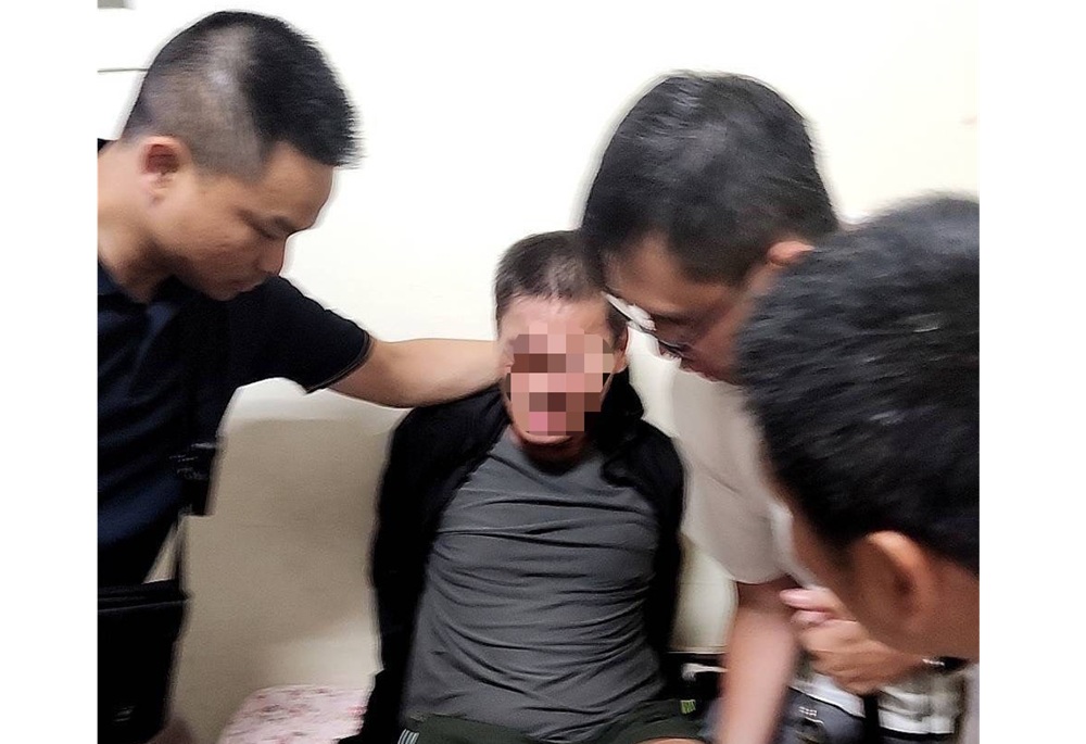 清晨持刀劫富婆座車 逃亡3天躲旅館贓款沒花完還剩24萬 217 248250807a06