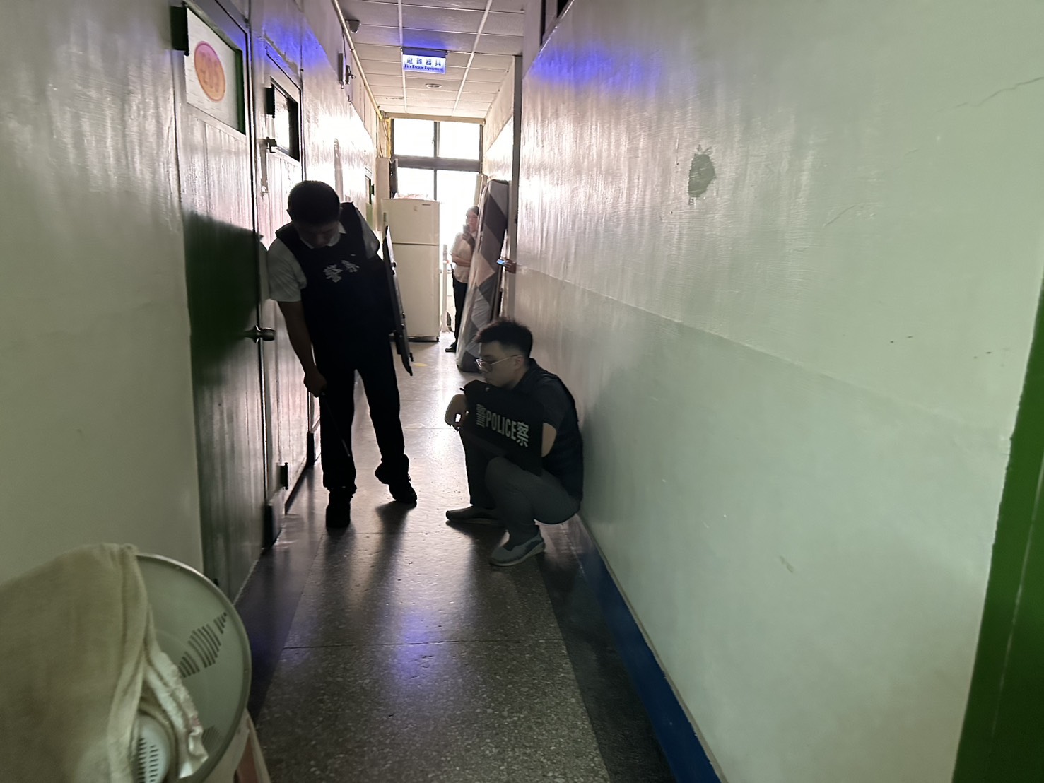 抓到人了!楊梅持刀搶車犯躲新竹旅社 遭逮竟還發現這東西 S 75661668 0